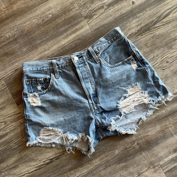 Levi's Shorts - Picture 1 of 3